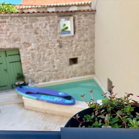 Agora * Betina (Sibenik-Knin)