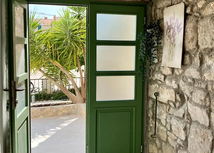 Agora Betina (Sibenik-Knin)